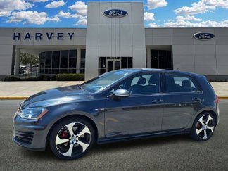 Used 2017 Volkswagen Golf S image 1