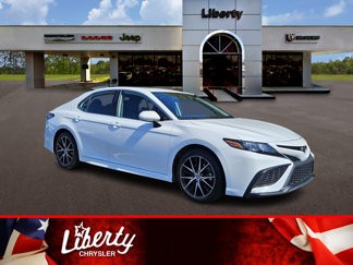 Used 2023 Toyota Camry SE image 1