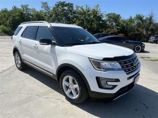 Used 2017 Ford Explorer XLT image 1