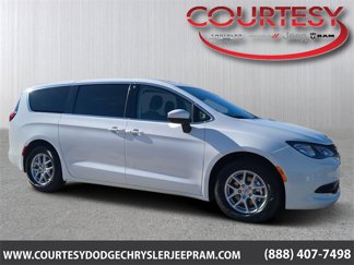 Used 2023 Chrysler Voyager LX image 1