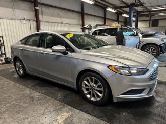 Used 2017 Ford Fusion SE w/ Fusion SE Technology Package image 1
