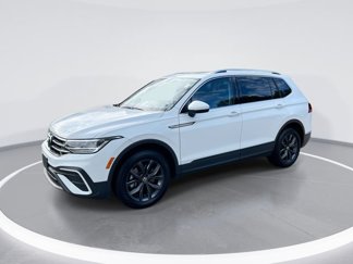 Certified 2022 Volkswagen Tiguan SE w/ Panoramic Sunroof Package image 1