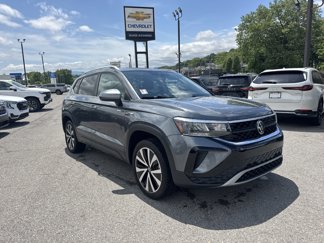 Used 2023 Volkswagen Taos SE image 1
