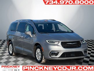 Used 2021 Chrysler Pacifica Touring-L image 1