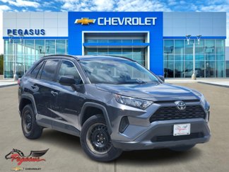 Used 2021 Toyota RAV4 LE image 1