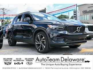 Used 2019 Volvo XC40 T5 R-Design image 1