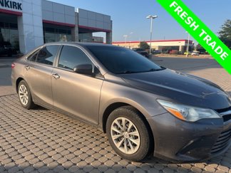 Used 2017 Toyota Camry LE image 1