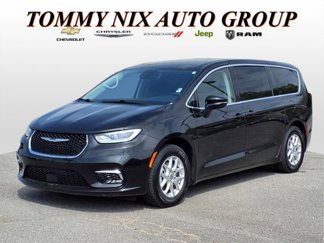 Used 2023 Chrysler Pacifica Touring-L image 1