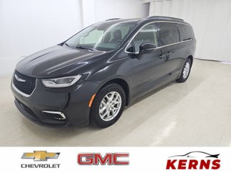 Used 2022 Chrysler Pacifica Touring-L image 1