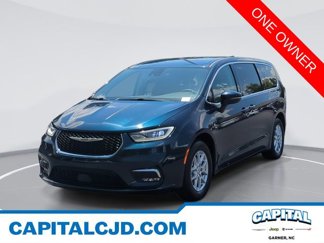 Used 2023 Chrysler Pacifica Touring-L image 1