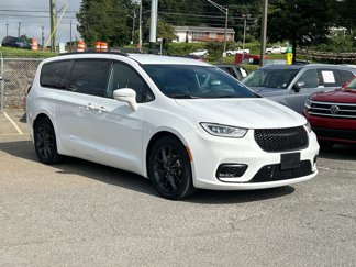 Used 2021 Chrysler Pacifica Touring w/ Uconnect Theater Family Group image 1