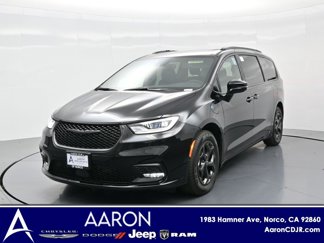New 2025 Chrysler Pacifica Select image 1