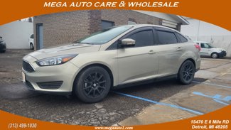 Used 2015 Ford Focus SE image 1