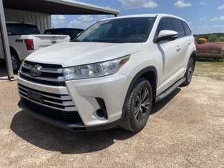 Used 2017 Toyota Highlander LE image 1