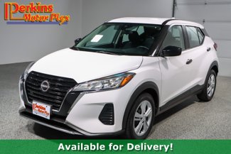 Used 2023 Nissan Kicks S image 1