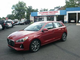 Used 2018 Hyundai Elantra GT image 1