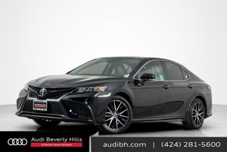 Used 2022 Toyota Camry SE image 1