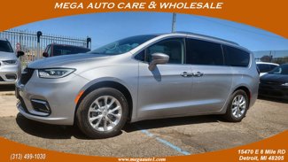 Used 2021 Chrysler Pacifica Touring-L image 1