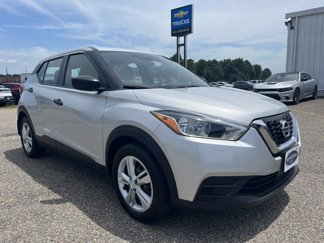 Used 2020 Nissan Kicks S image 1