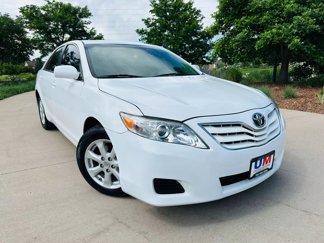 Used 2010 Toyota Camry LE image 1