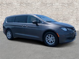 Used 2022 Chrysler Voyager LX image 1
