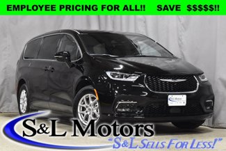 New 2025 Chrysler Pacifica Select image 1