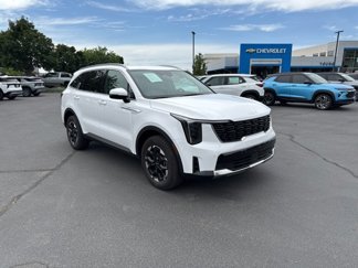 Used 2025 Kia Sorento S image 1