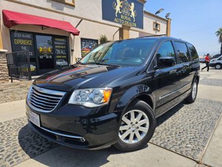 Used 2016 Chrysler Town & Country Touring image 1