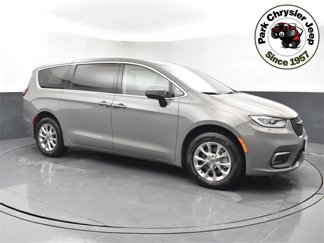 Used 2023 Chrysler Pacifica Touring-L image 1