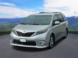 Used 2015 Toyota Sienna SE image 1