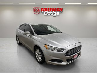 Used 2016 Ford Fusion SE image 1