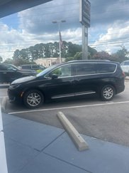Used 2020 Chrysler Pacifica Touring-L image 1