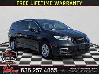 Used 2023 Chrysler Pacifica Touring-L image 1