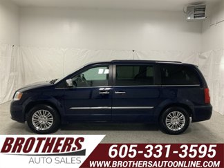 Used 2015 Chrysler Town & Country Touring-L w/ Driver Convenience Group image 1