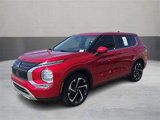 Used 2024 Mitsubishi Outlander SE image 1