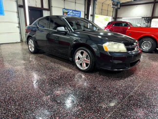 Used 2013 Dodge Avenger SE image 1