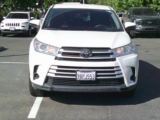 Used 2018 Toyota Highlander LE image 1