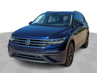 Used 2022 Volkswagen Tiguan SE w/ Panoramic Sunroof Package image 1