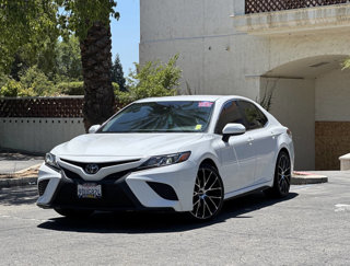 Used 2019 Toyota Camry SE image 1