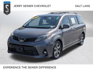 Used 2019 Toyota Sienna SE image 1