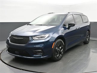 New 2025 Chrysler Pacifica Select image 1