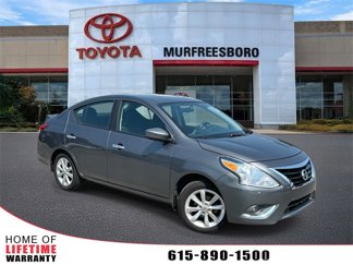 Used 2017 Nissan Versa SL image 1