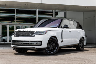 Used 2023 Land Rover Range Rover Long Wheelbase SE image 1