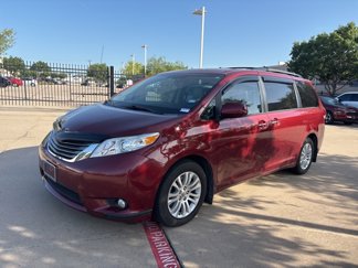 Used 2014 Toyota Sienna L image 1