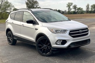 Used 2017 Ford Escape SE w/ SE Sport Appearance Package image 1