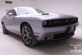 Used 2017 Dodge Challenger SXT image 1