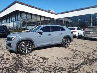 Used 2024 Volkswagen Atlas Cross Sport SEL Premium R-Line image 1