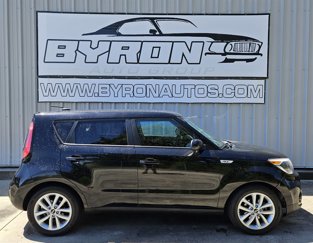 Used 2017 Kia Soul + image 1