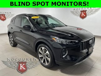 Used 2023 Ford Escape Platinum image 1