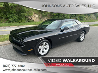 Used 2014 Dodge Challenger SXT image 1